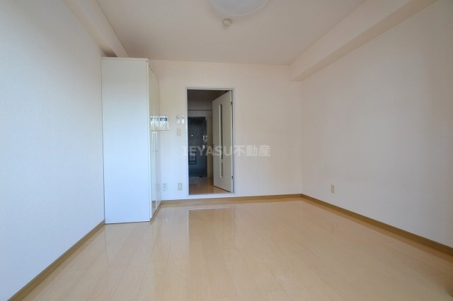 広島市中区広瀬町の賃貸マンションの居間・リビング