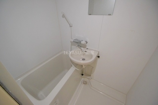 広島市中区広瀬町の賃貸マンションの浴室