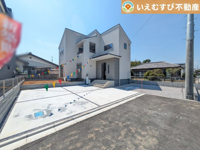 Livele Garden.S　上里町七本木第6の駐車場|3台駐車可能なゆとりのカースペース
複数台車をお持ちでも、お友達が遊びに来てもゆとりの駐車スペース！