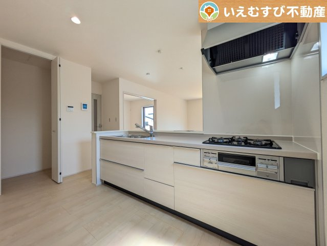 Livele Garden.S　上里町七本木第6のキッチン|機能性収納性に溢れるキッチン
収納もたっぷり付いていてすっきり片付く！毎日楽しくお料理が出来そうです！