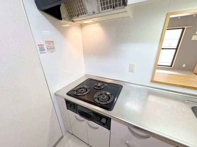 奈良市三碓５丁目の賃貸マンションのキッチン