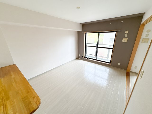 奈良市三碓５丁目の賃貸マンションの居間・リビング