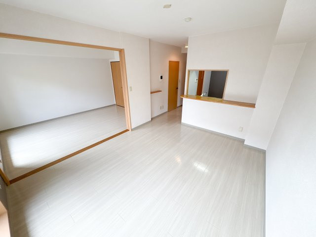 奈良市三碓５丁目の賃貸マンションの居間・リビング