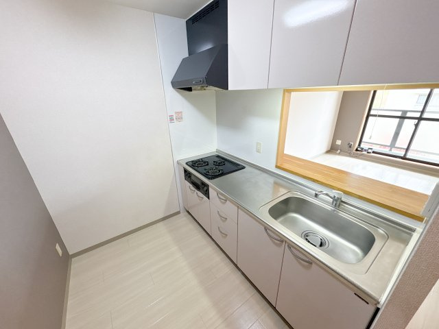 奈良市三碓５丁目の賃貸マンションのキッチン