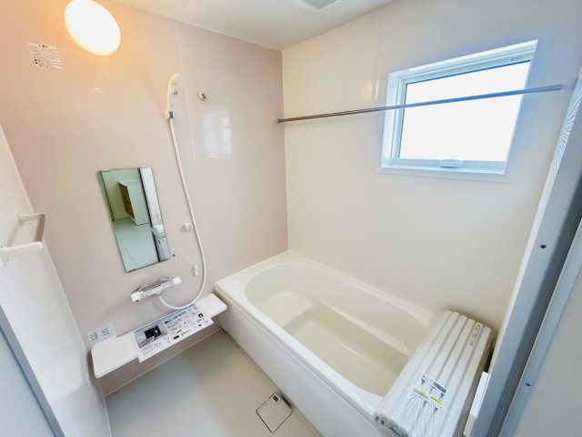 新築　伊勢崎市東小保方町第２　Livele Garden.S　6号棟の浴室|現地写真　乾燥・暖房・涼風と充実の内容！お風呂に入る前に暖房をつけておけば、寒い嫌な思いはしません。									
