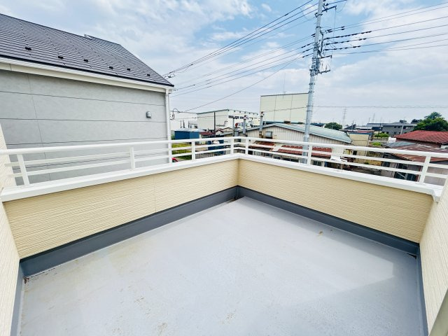 新築　伊勢崎市東小保方町第２　Livele Garden.S　6号棟のバルコニー|現地写真　日当たりの良いバルコニーは気持ちよく洗濯物が干せます♪							
							
					
　　