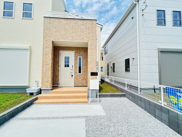 新築　伊勢崎市東小保方町第２　Livele Garden.S　6号棟の玄関|現地写真　TVモニター付きドアホンでセキュリティも安心です！
