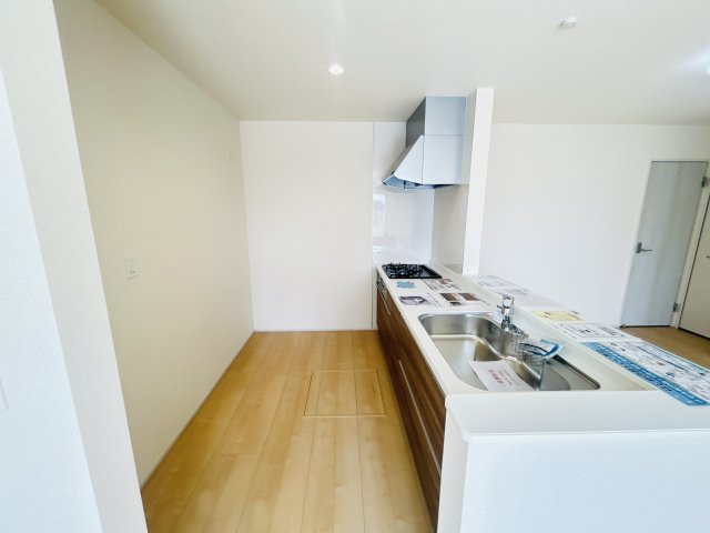 新築　伊勢崎市東小保方町第２　Livele Garden.S　6号棟のキッチン|現地写真　間口2550ｍｍで作業スペースも広々！換気扇も汚れが付きにくくお掃除がし易い設計です♪
