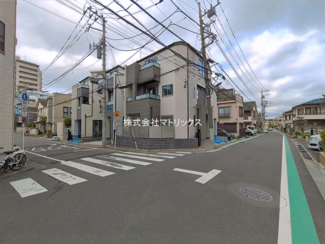 板橋区小豆沢4丁目　緑豊かなライフエリア　角地含む全3棟の前面道路含む現地写真