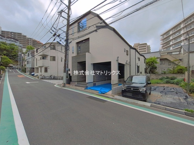 板橋区小豆沢4丁目　緑豊かなライフエリア　角地含む全3棟の前面道路含む現地写真