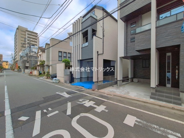 板橋区小豆沢4丁目　緑豊かなライフエリア　角地含む全3棟の前面道路含む現地写真
