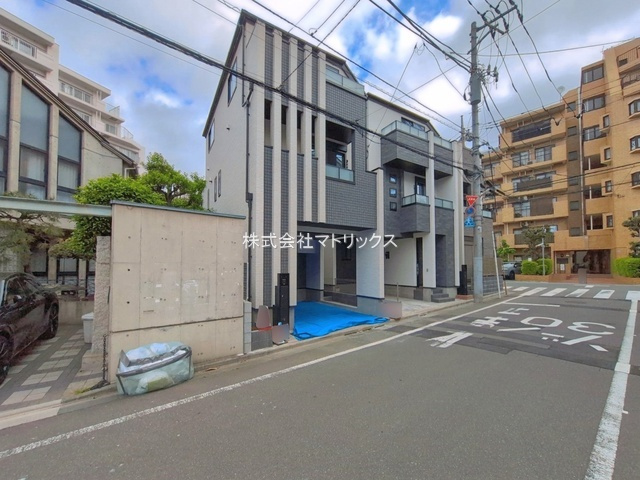 板橋区小豆沢4丁目　緑豊かなライフエリア　角地含む全3棟の前面道路含む現地写真