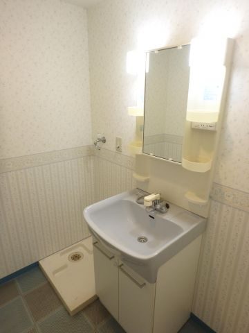 メモアールジャルダンの洗面所|別部屋同間取りのお写真となります。参考にご覧くださいませ。