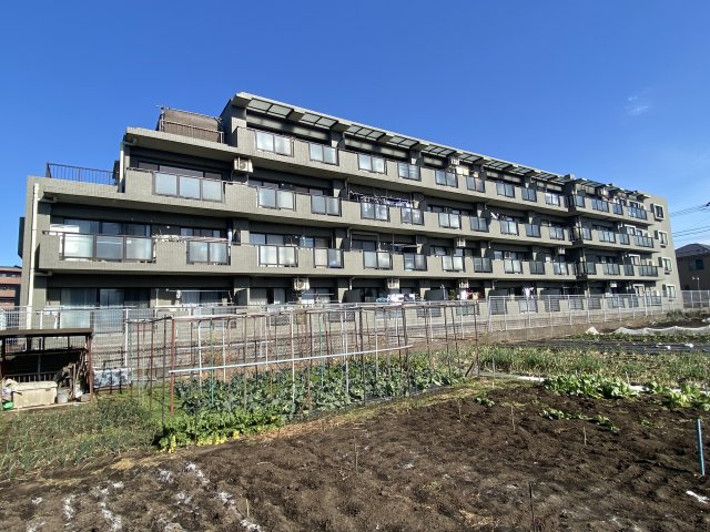コンセリオ古淵４階部分の外観|南側、生産緑地につき陽当たり良好です
