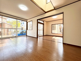【居間・リビング】 | 大和市福田 中古戸建て | LDK別角度（隣接洋室6帖と一体利用可能）
