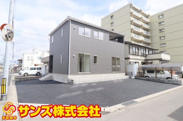 郡山市島2丁目　　　　1号棟　　　大成小学校、郡山第１中学区の外観|南西側から見た駐車場を含む外観