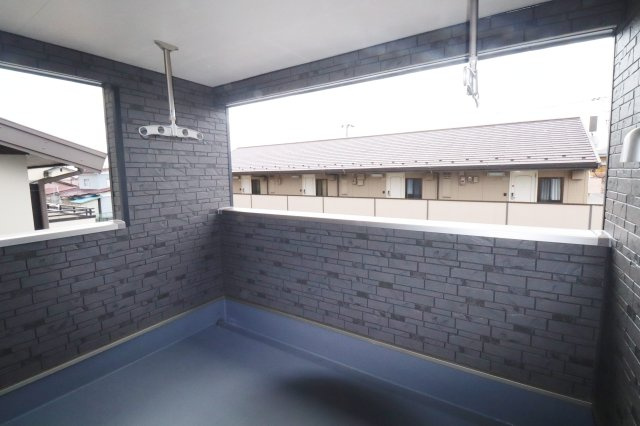 郡山市島2丁目　　　　1号棟　　　大成小学校、郡山第１中学区のバルコニー