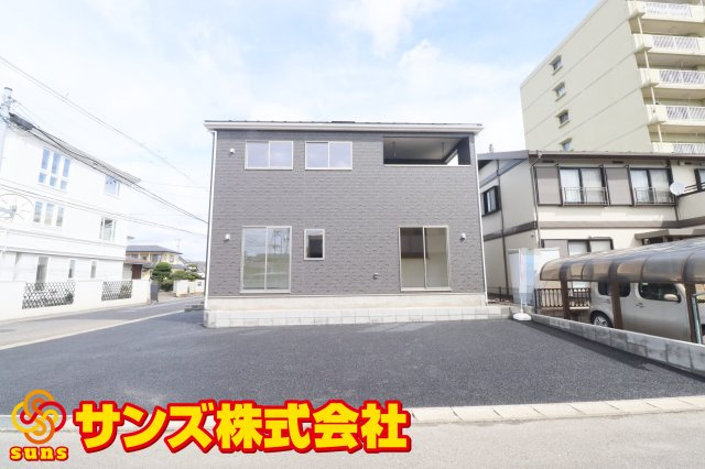 郡山市島2丁目　　　　1号棟　　　大成小学校、郡山第１中学区の外観|南側から見た駐車場を含む外観