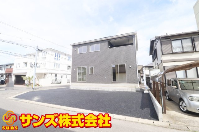 郡山市島2丁目　　　　1号棟　　　大成小学校、郡山第１中学区の外観|南東側から見た駐車場を含む外観