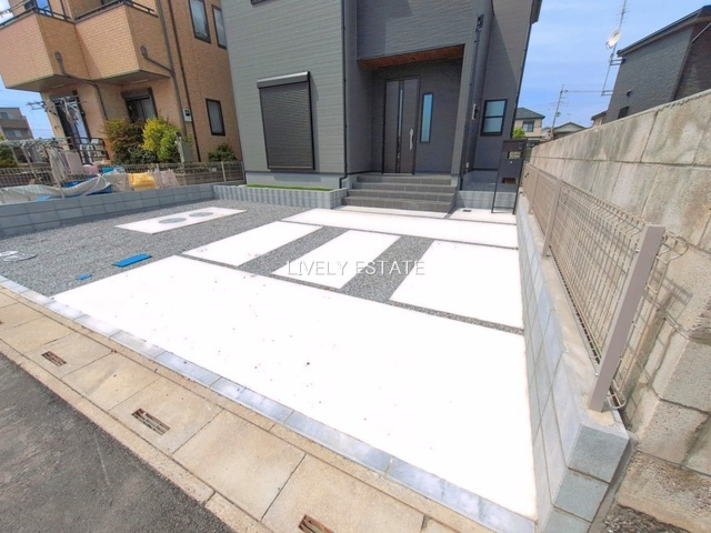 越谷市大成町 新築分譲住宅の駐車場