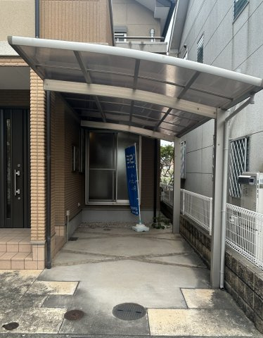 泉大津市綾井戸建の駐車場