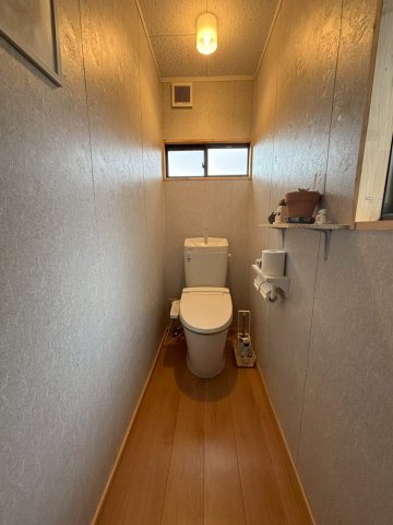 桜川市真壁町長岡　中古戸建のトイレ