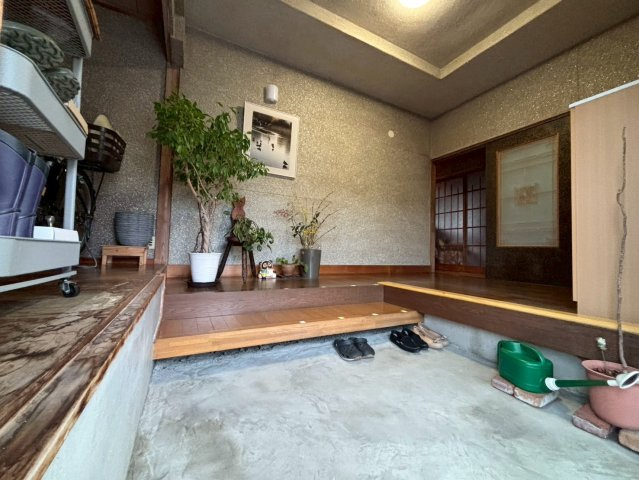桜川市真壁町長岡　中古戸建の玄関