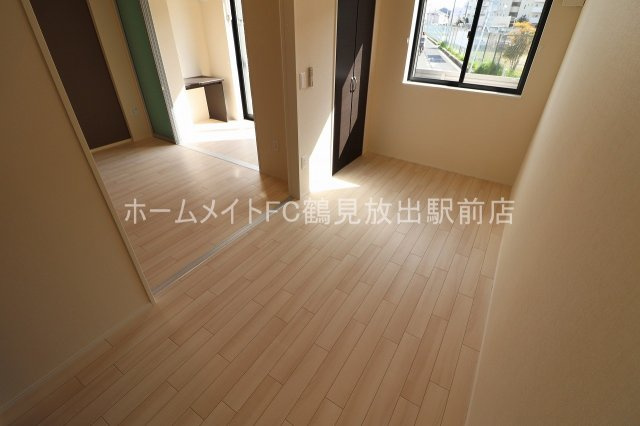 東大阪市稲田新町２丁目のアパートの洋室