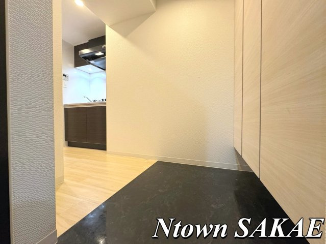 【玄関】 | S-RESIDENCE葵Ⅱ | 収納もある玄関です