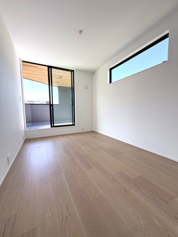 HAYAMA OCEAN VIEW HOUSE — 堀内の洋室