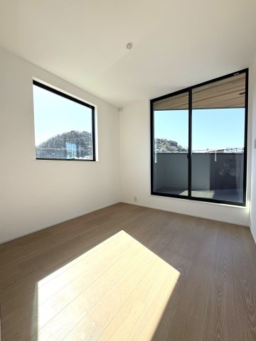 HAYAMA OCEAN VIEW HOUSE — 堀内の洋室
