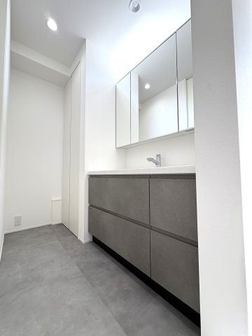 HAYAMA OCEAN VIEW HOUSE — 堀内の洗面所