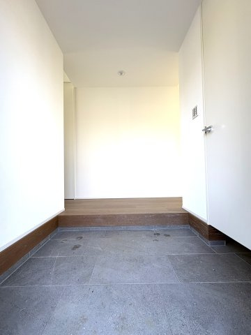 HAYAMA OCEAN VIEW HOUSE — 堀内の玄関