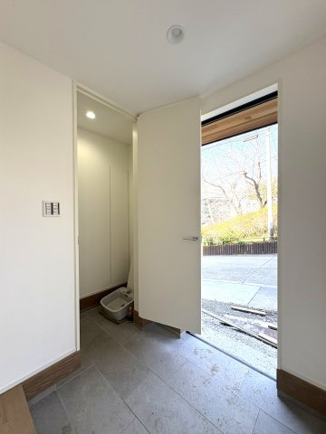 HAYAMA OCEAN VIEW HOUSE — 堀内の玄関