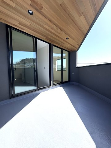 HAYAMA OCEAN VIEW HOUSE — 堀内のバルコニー