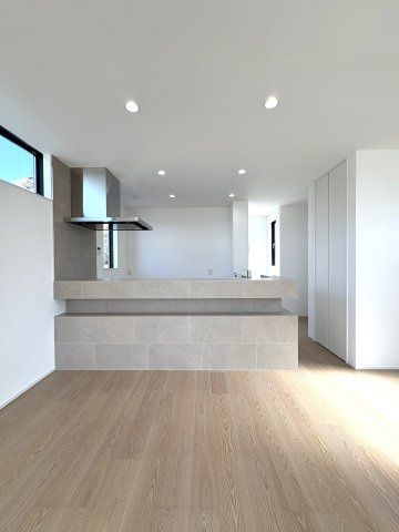 HAYAMA OCEAN VIEW HOUSE — 堀内の居間・リビング