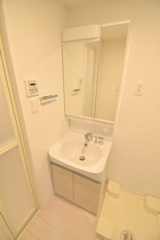 アドバンス西梅田ビオス　仲介手数料無料の洗面所