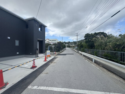 【前面道路含む現地写真】 | うるま市高江洲（全3棟）3号棟 | ※東側公道7.25m♪