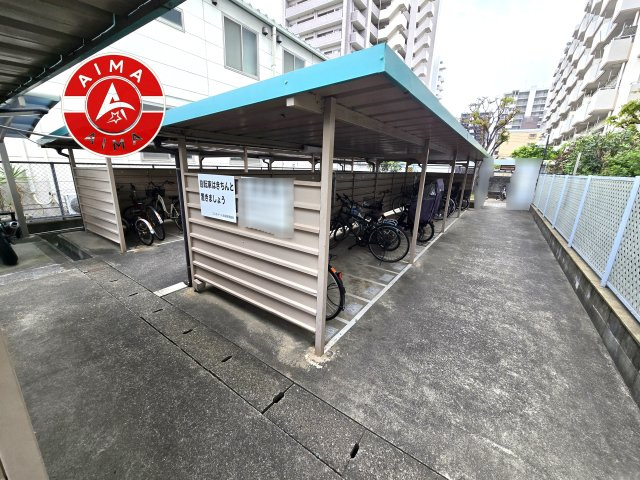 コスモテール吉塚　の駐輪場|屋根付きの敷地内駐輪場です。