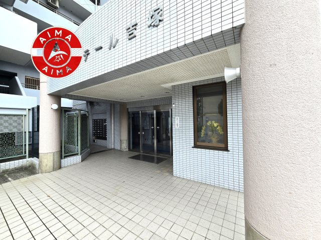 コスモテール吉塚　|広々とした外エントランス、ゆとりある共有スペースです。