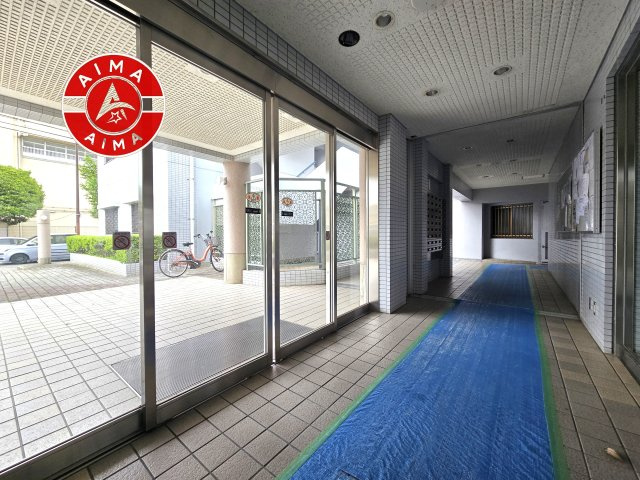 コスモテール吉塚　|住まいの第一印象を彩る、きれいに整備されたエントランスです。