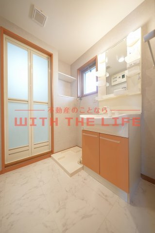 サンステージ【キャッシュバック対象物件】の洗面所|明るい洗面所です