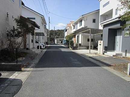 安佐南区伴中央５丁目の前面道路含む現地写真