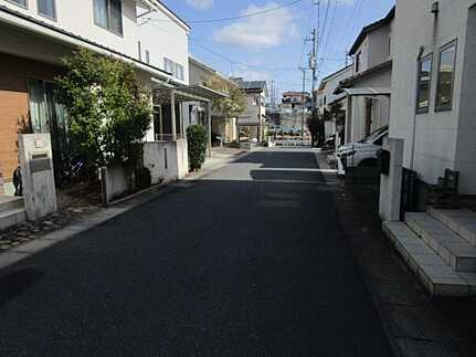 安佐南区伴中央５丁目の前面道路含む現地写真