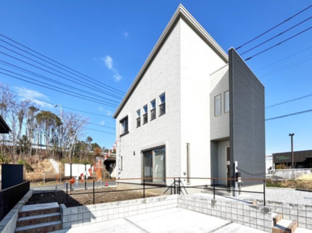 【中古戸建】北群馬郡吉岡町大字大久保の外観|■外観｜土日のご見学はもちろん、平日・夜間のご案内も大歓迎です♪「今から見たい」や「仕事終わりに見たい」にもご対応できますのでお気軽にお問い合わせください♪