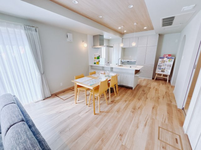 【中古戸建】北群馬郡吉岡町大字大久保のダイニング|■ダイニング｜出来上がった料理を運びやすいダイニング♪お料理中も家族との会話がはずみます♪