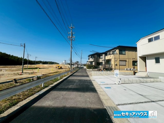 【今からご案内可能】豊明市二村台1丁目　全2棟の前面道路含む現地写真|事前予約にて現地ご見学いただけます！お気軽にお問い合わせください♪
■株式会社　セキュアハウス■
住宅ローンに強く、知識、経験豊富なスタッフ在籍
お客様に寄り添い、ご成約後もサポート致します。　　　　