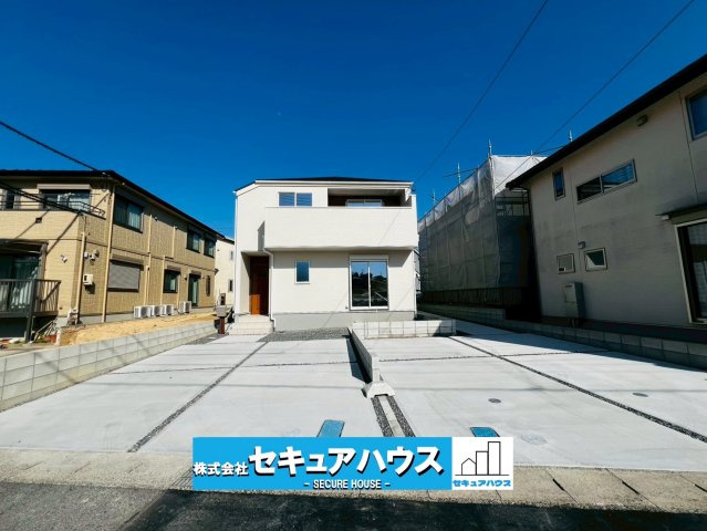 【今からご案内可能】豊明市二村台1丁目　全2棟の外観|【現地外観写真】
◆完成済♪365日営業中！いつでもご内覧可能◎
◆駐車3台可能！オプション工事でカーポート設置などいかがでしょうか。その他にもフェンスなどの「オプション工事」もご提案いたします♪　　