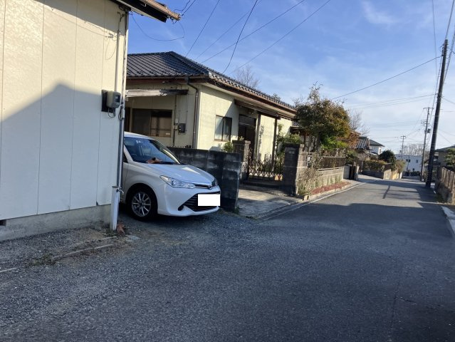金山町朝日台 中古一戸建ての前面道路含む現地写真