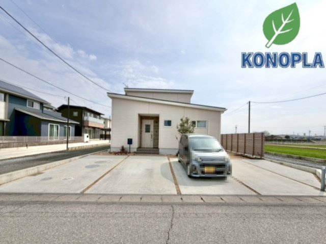 【中古戸建】太田市高林北町の外観|■外観｜平屋建ては、階段を使わないで生活できるので「おうちの中で階段の上り下りがつらい」なんてことがなく、【ここで永く暮らす】ことが楽しくイメージわきます。